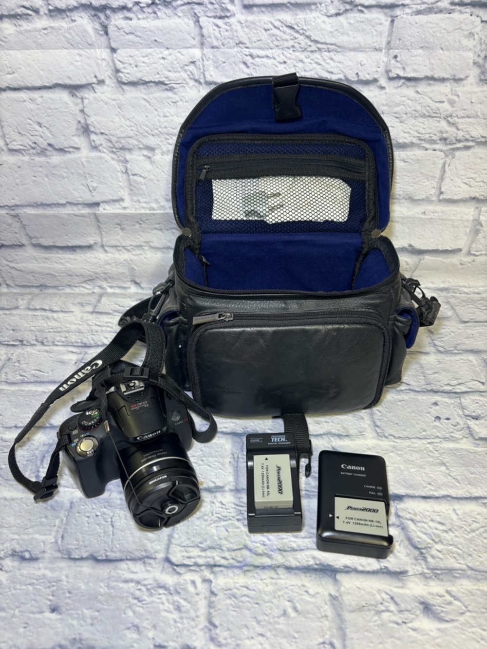 Canon Powershot SX40 HS 12.1 MP Digital Camera W/ SD Card Batteries Charger Bag